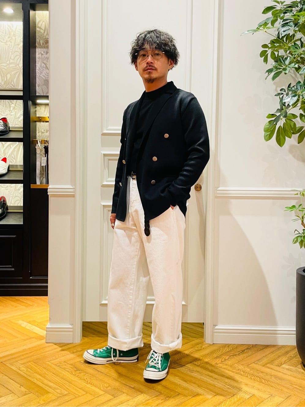 鶴田大士さんの「DRESSTERIOR｜ダブルブレスト ニットジャケット」を使ったコーディネート