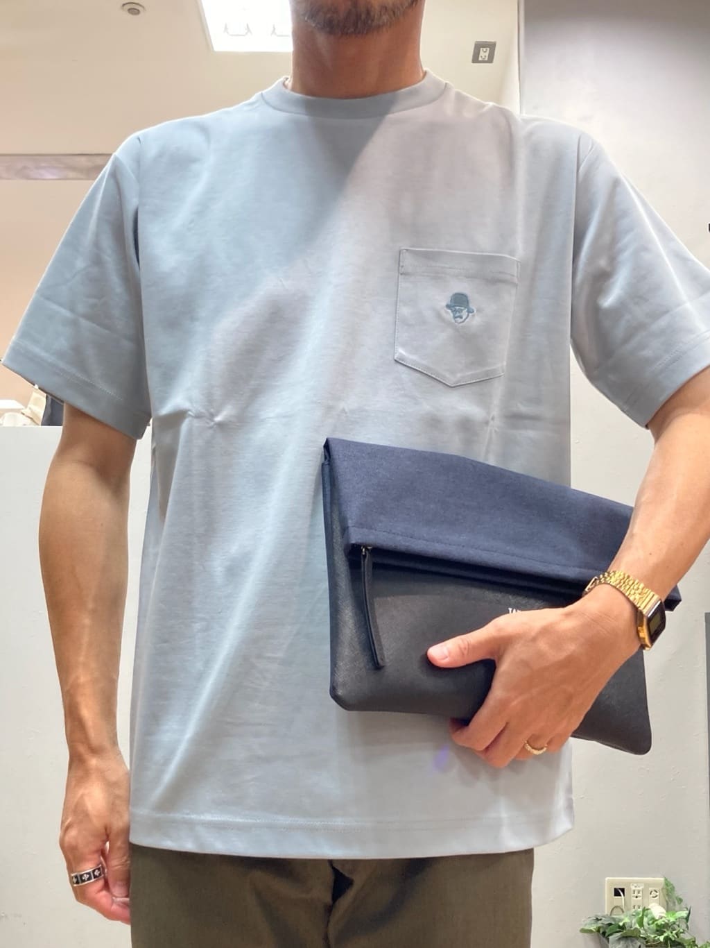 シュンさんの「TAKEO KIKUCHI｜【COOL CITY WEAR】ワンポイント刺しゅう ポケットTシャツ /接触冷感」を使ったコーディネート