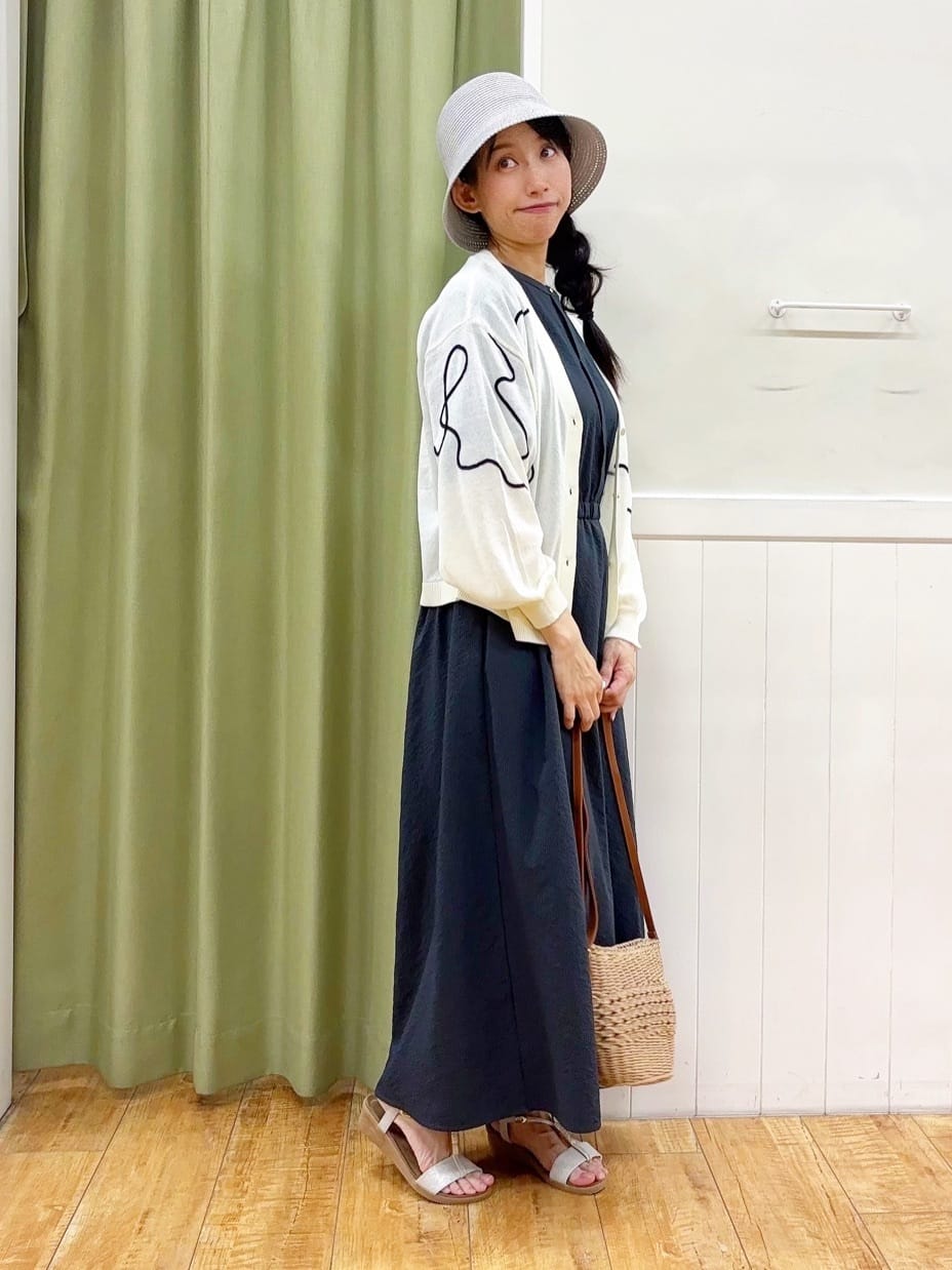 ゆうさんの「SHOO･LA･RUE｜ニュアンスデザインがこなれ見え 刺繍デザイン シアーカーディガン」を使ったコーディネート