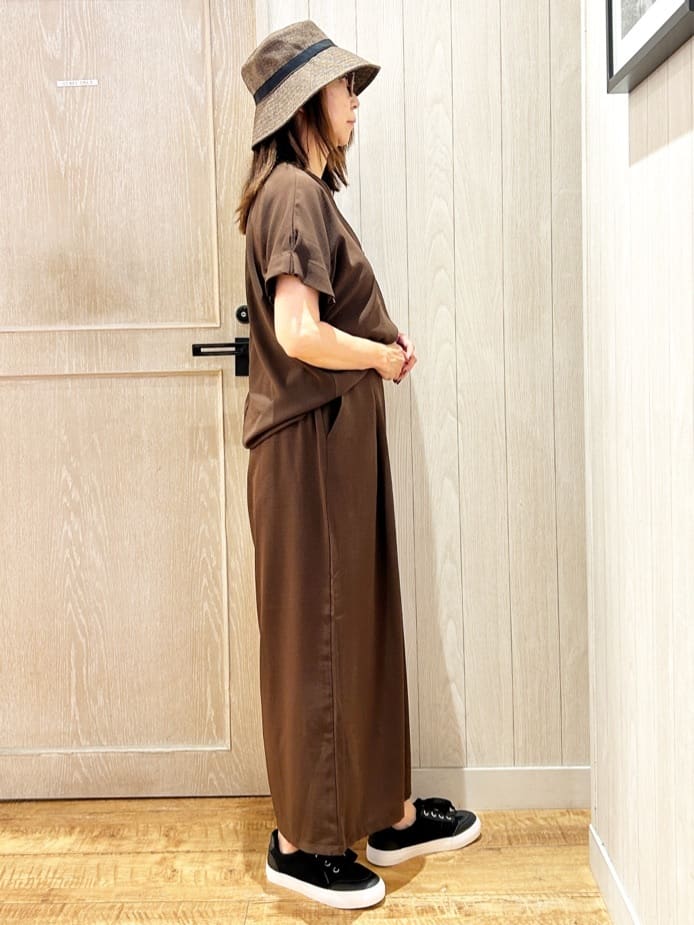 yukaさんの「SHOO･LA･RUE｜【S-LL/セットアップ可/ひんやり】きちんと見えで上品 お袖タック スキッパーブラウス」を使ったコーディネート