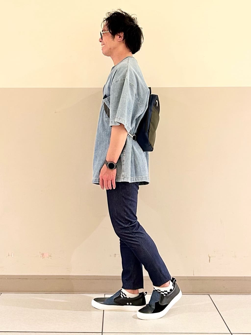 KENJI Iさんの「THE SHOP TK｜ライトデニム半袖Tシャツ【洗濯機OK】」を使ったコーディネート