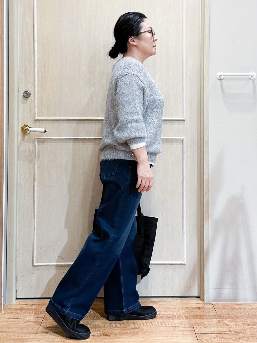 umeさんの「SHOO･LA･RUE｜【洗濯機可/S-LL】上品にキラリと華やぐ スパンコールニット」を使ったコーディネート