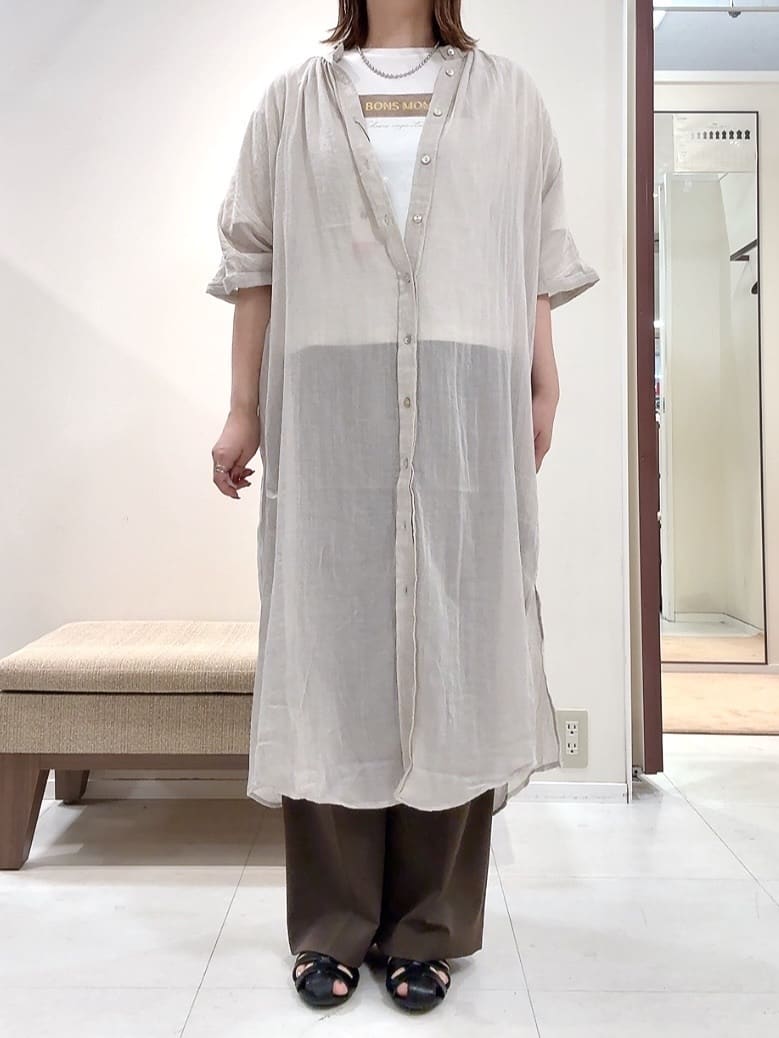YUIさんの「UNTITLED｜【コットン100/ゆったり/ショート丈/洗える】ベロアロゴTシャツ」を使ったコーディネート