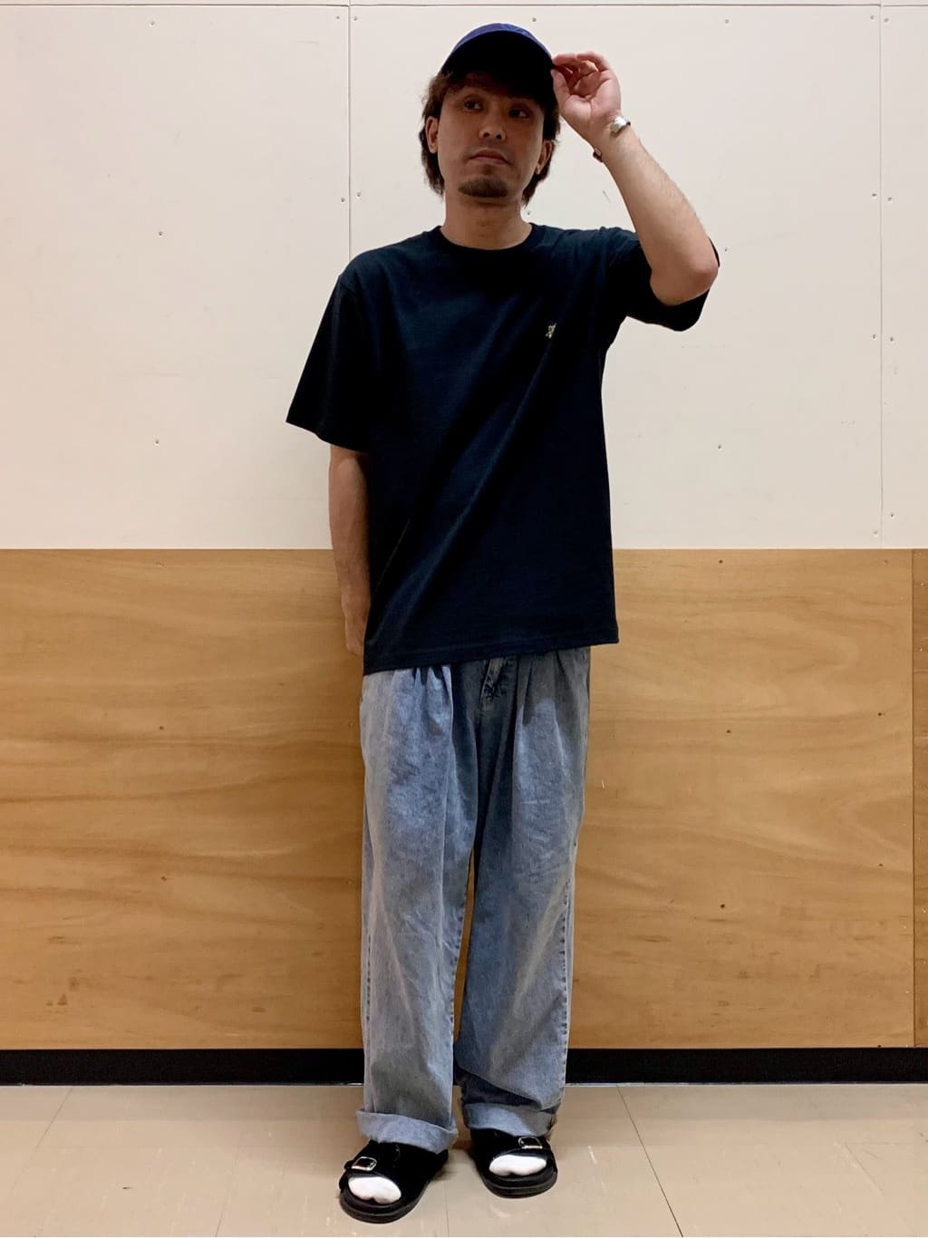 MATUさんの「THE SHOP TK｜ワンポイントベアーロゴ半袖Tシャツ【洗濯機OK】」を使ったコーディネート