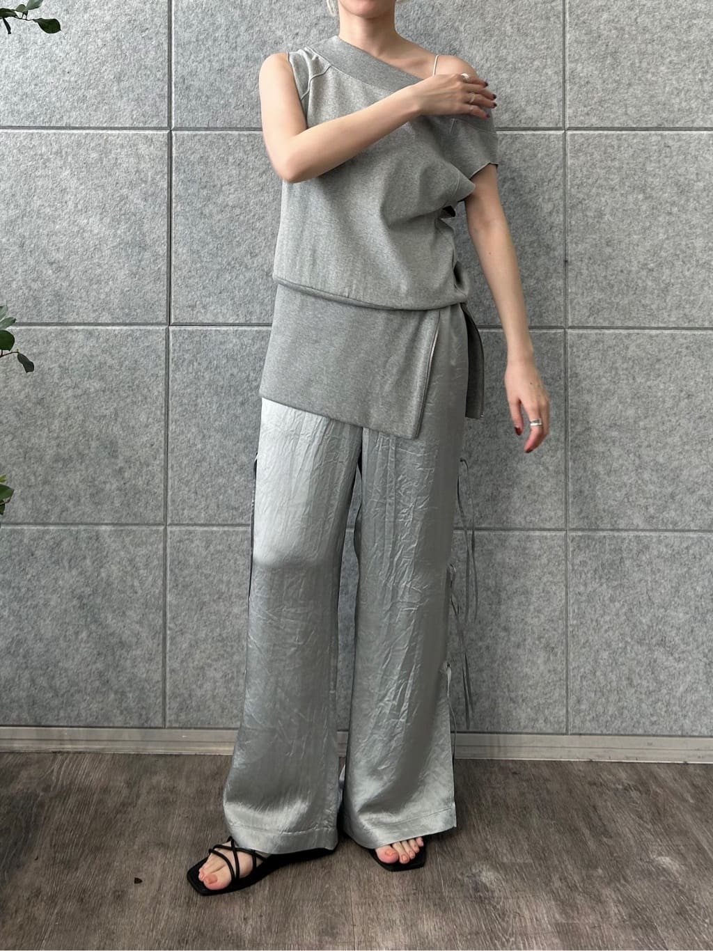 honoka Aさんの「CODE A｜off－shoulder sleeveless tops」を使ったコーディネート