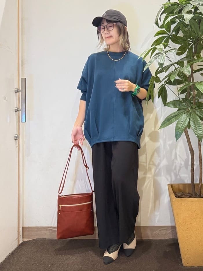 misakiさんの「SHOO･LA･RUE｜【S-LL/体型カバー】とろみ感が心地よい 裾タック ドルマンチュニック」を使ったコーディネート
