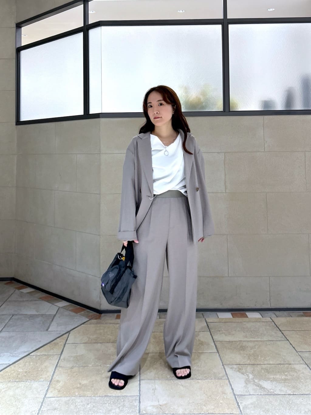 よねさんの「INDIVI｜ドレープクロップドカットソー」を使ったコーディネート