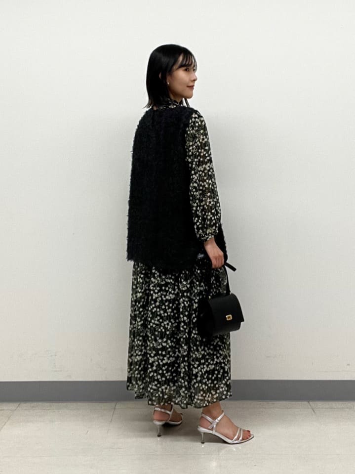 hinanoさんの「INDIVI｜【秋映え柄/セットアップ可能】フラワーシフォンブラウス」を使ったコーディネート