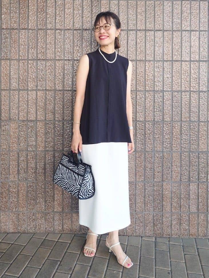 MUTSUKOさんの「UNTITLED｜【接触冷感/吸水速乾】フレアバックシャンブラウス」を使ったコーディネート