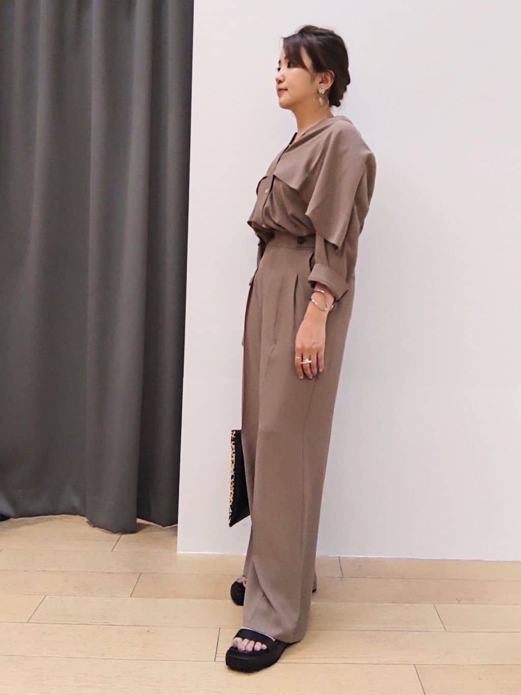 nacoさんの「INDIVI｜【羽織りとしても活躍！】ケープカラーブラウス」を使ったコーディネート