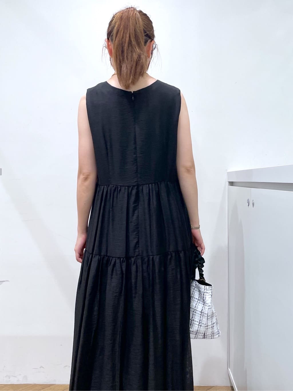 Junさんの「index｜《7色展開／XS-LLサイズ》ビジューボタンクルーネックカーディガン【洗濯機洗い可】」を使ったコーディネート
