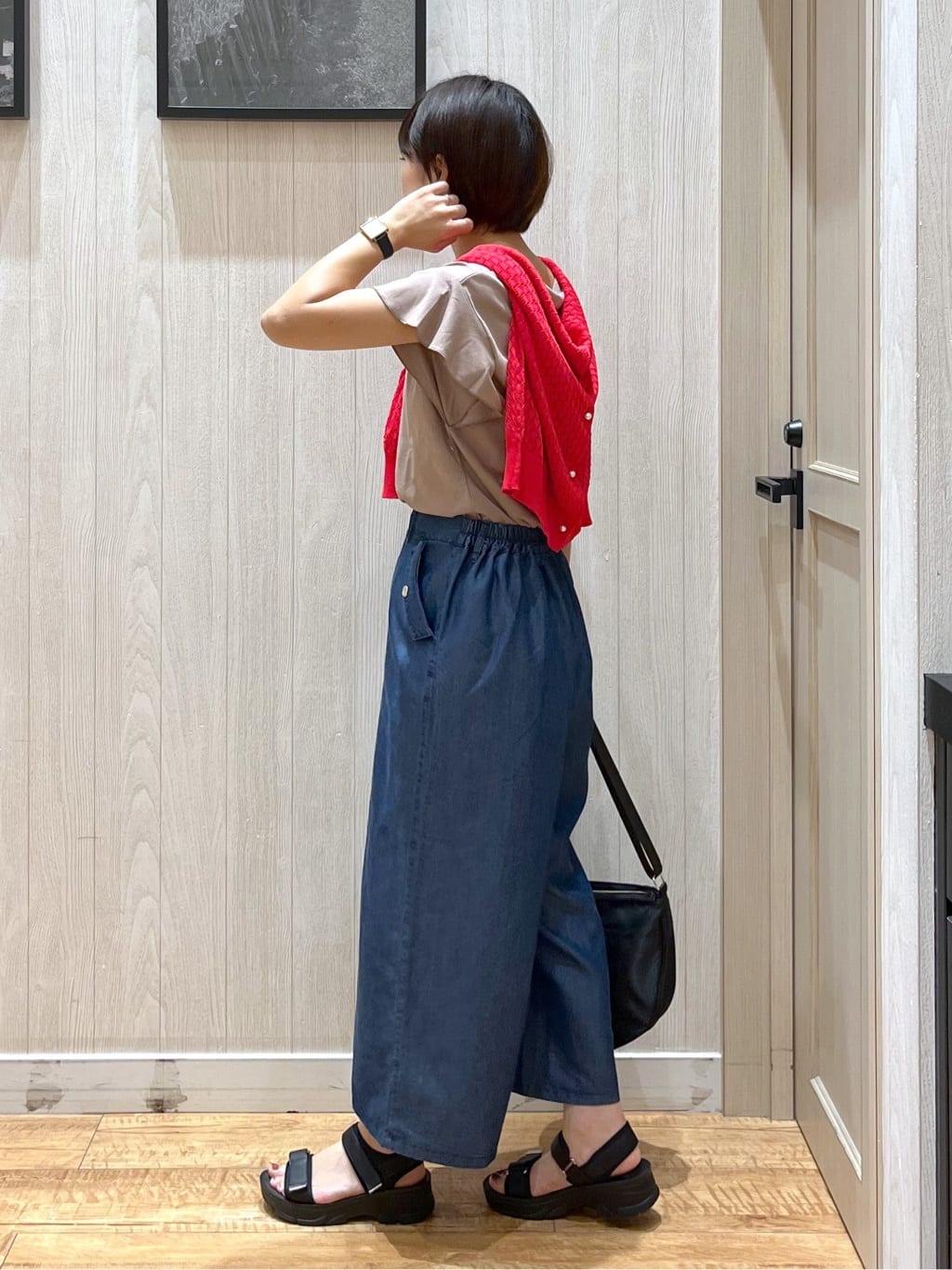 shirayuuuさんの「SHOO･LA･RUE｜【S-LL】透かし編みが大人上品 マルチボタンニットカーディガン」を使ったコーディネート