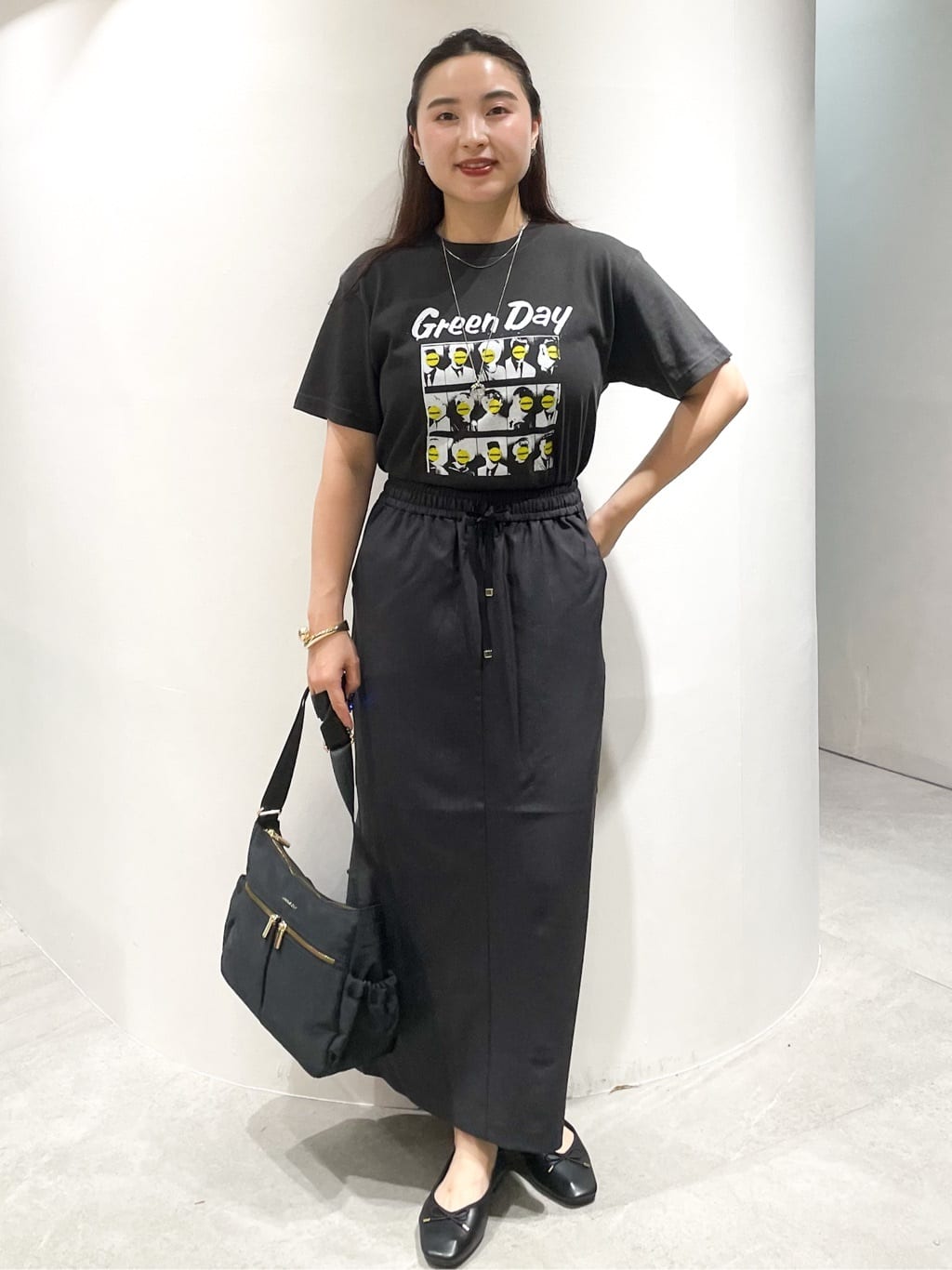 かりんさんの「OPAQUE.CLIP｜ロックTシャツ別注アソート【GREEN DAY／METALLICA／THE BEATLES】」を使ったコーディネート