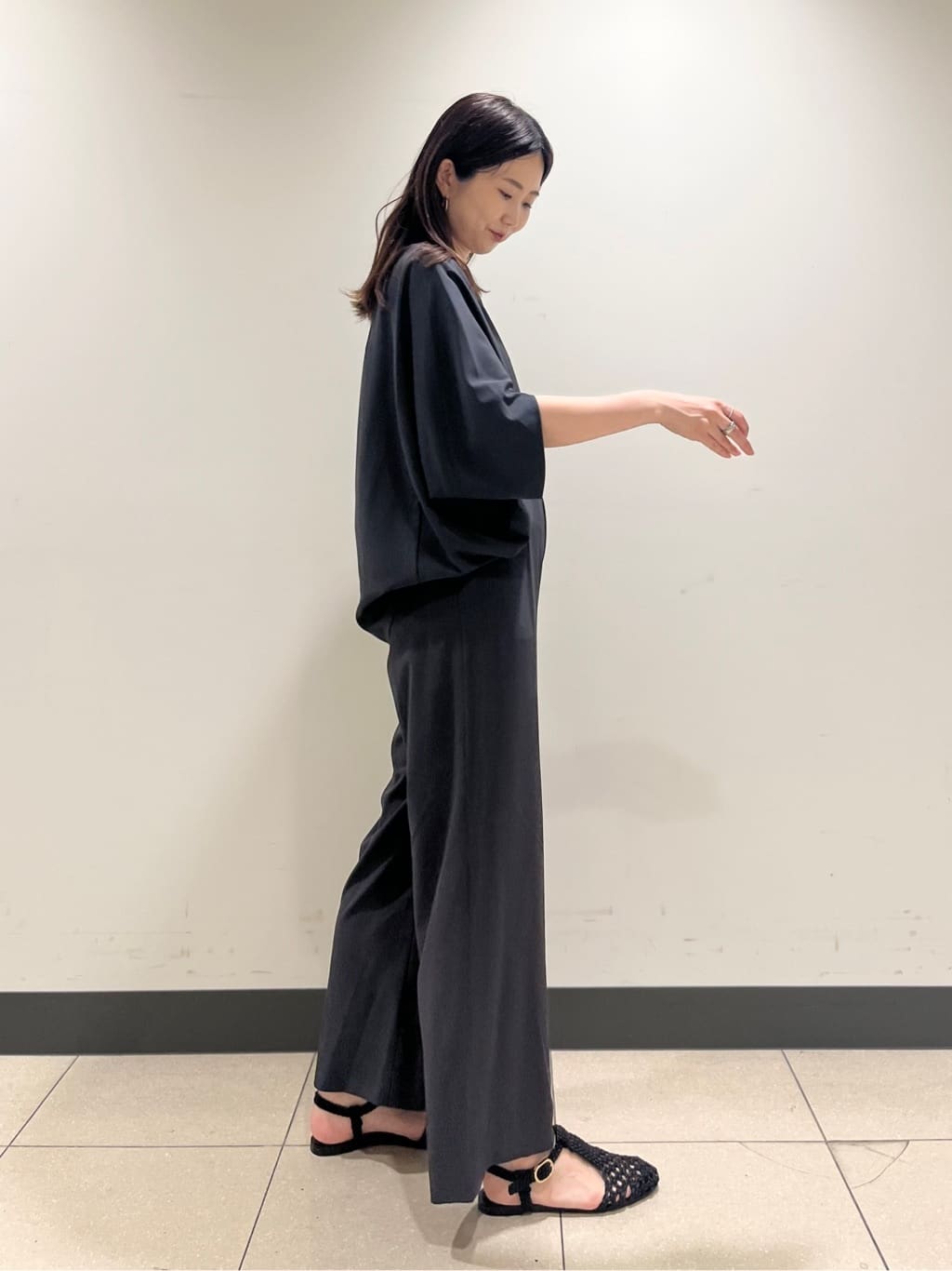 shokoさんの「INDIVI｜【体型カバー/SETUP可能】ジョーゼット　ドルマンブラウス」を使ったコーディネート
