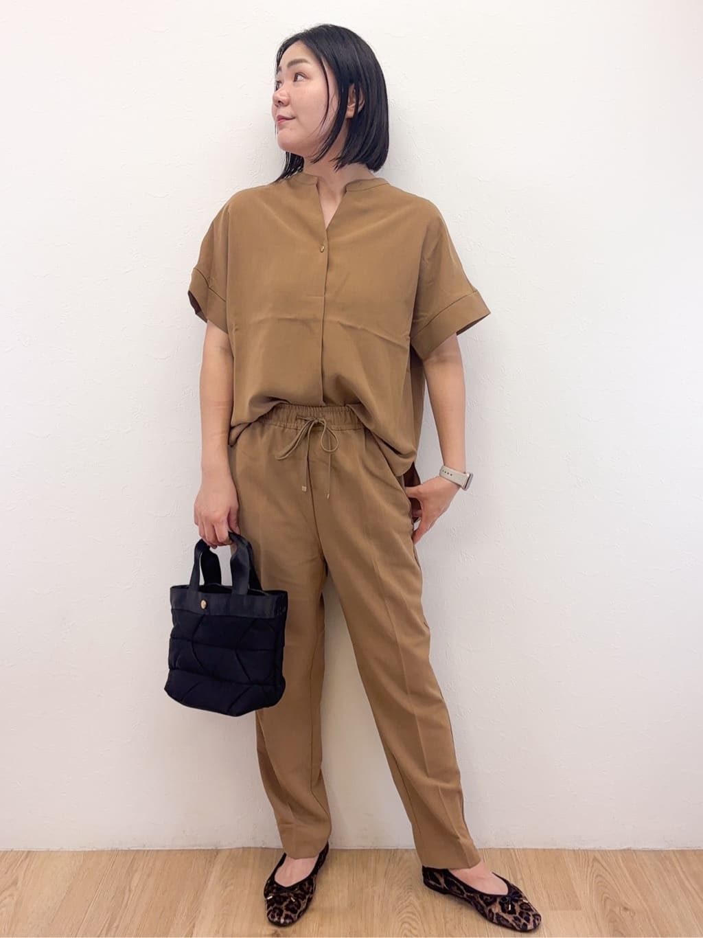 Takeさんの「OPAQUE.CLIP｜《5色展開／SS-LLサイズ》スキッパー金ボタンブラウス／セットアップ対応【防シワ／ストレッチ／洗濯」を使ったコーディネート