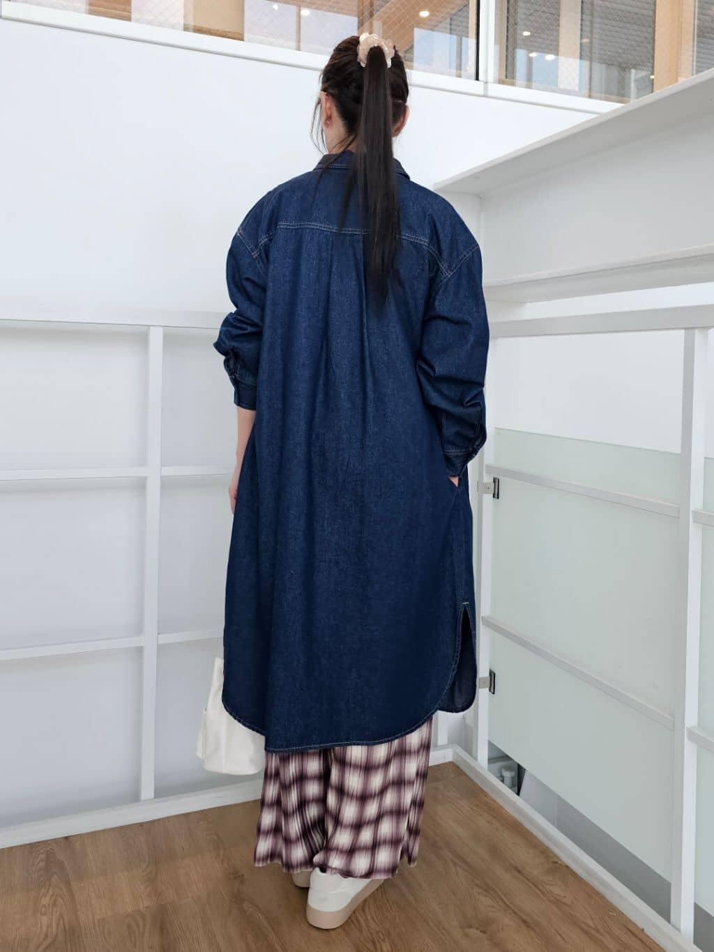 ゆゆさんの「SHOO･LA･RUE｜【S-LL】ロングシーズン活躍 デニムシャツワンピース」を使ったコーディネート