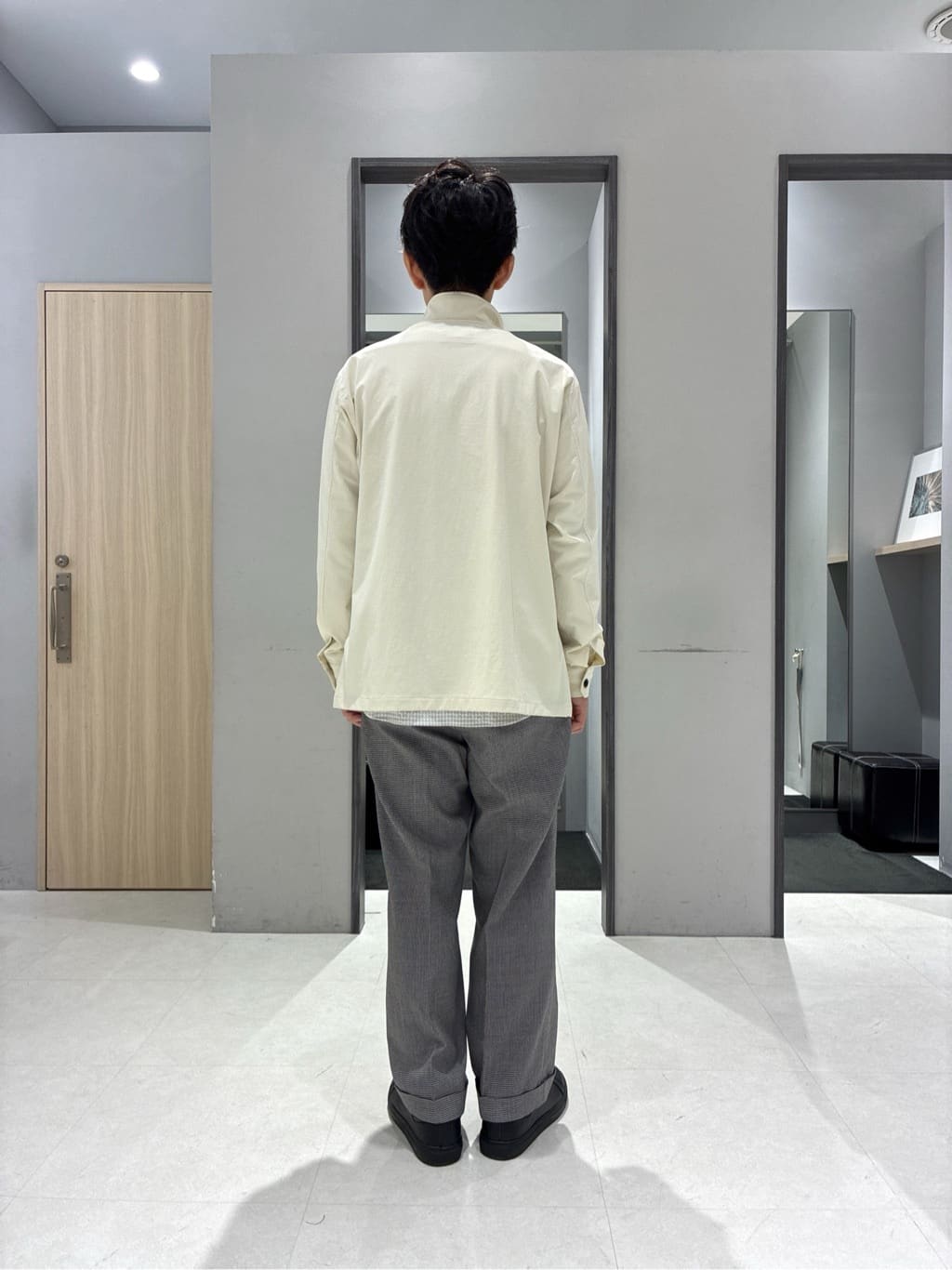 わいずみさんの「TAKEO KIKUCHI｜【3D ナイロン ストレッチ】スタンドカラー シャツブルゾン」を使ったコーディネート