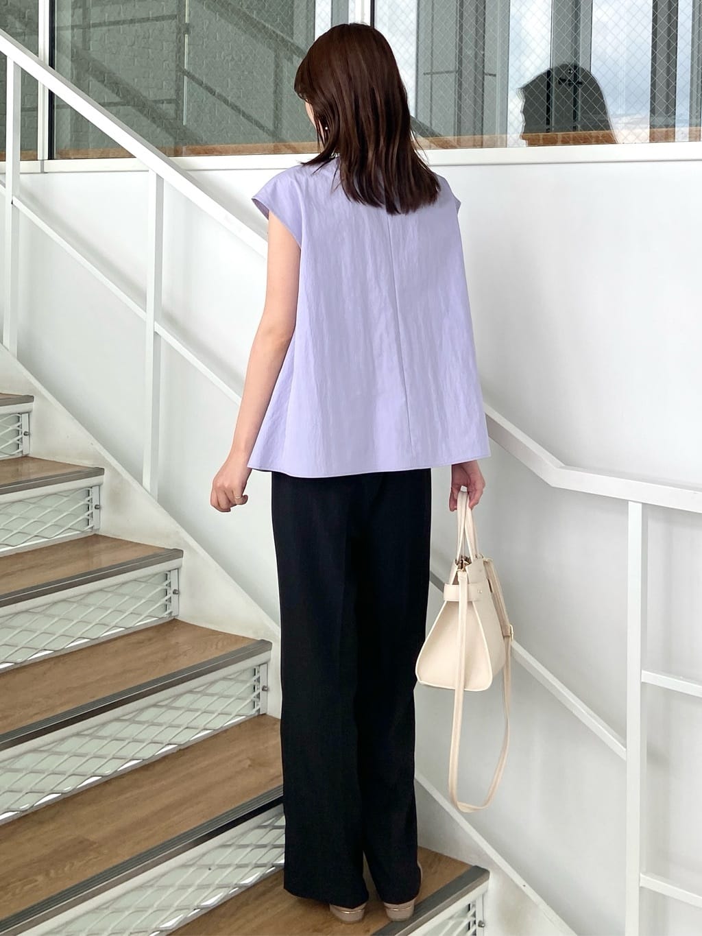 めぐさんの「OPAQUE.CLIP｜【抗菌防臭加工／生活防水】メタルパーツVフラットパンプス」を使ったコーディネート