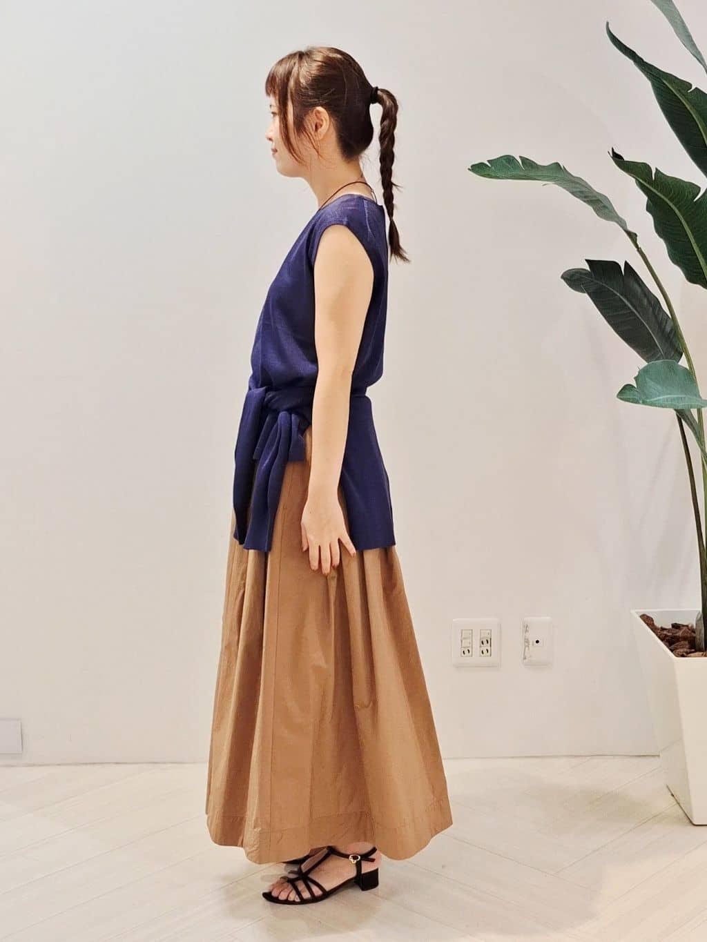 YuKaRiさんの「UNTITLED｜【アンサンブル可/洗える】シアーノースリーブ プルオーバー」を使ったコーディネート
