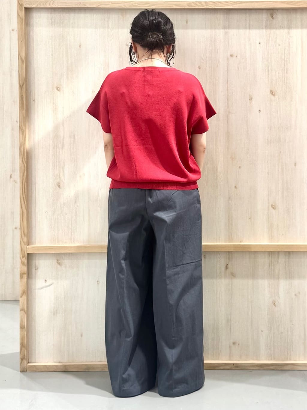 nanaさんの「THE SHOP TK｜さらさらフレアスリーブサマーニット【毛玉になりにくい/UV/洗濯機OK】」を使ったコーディネート