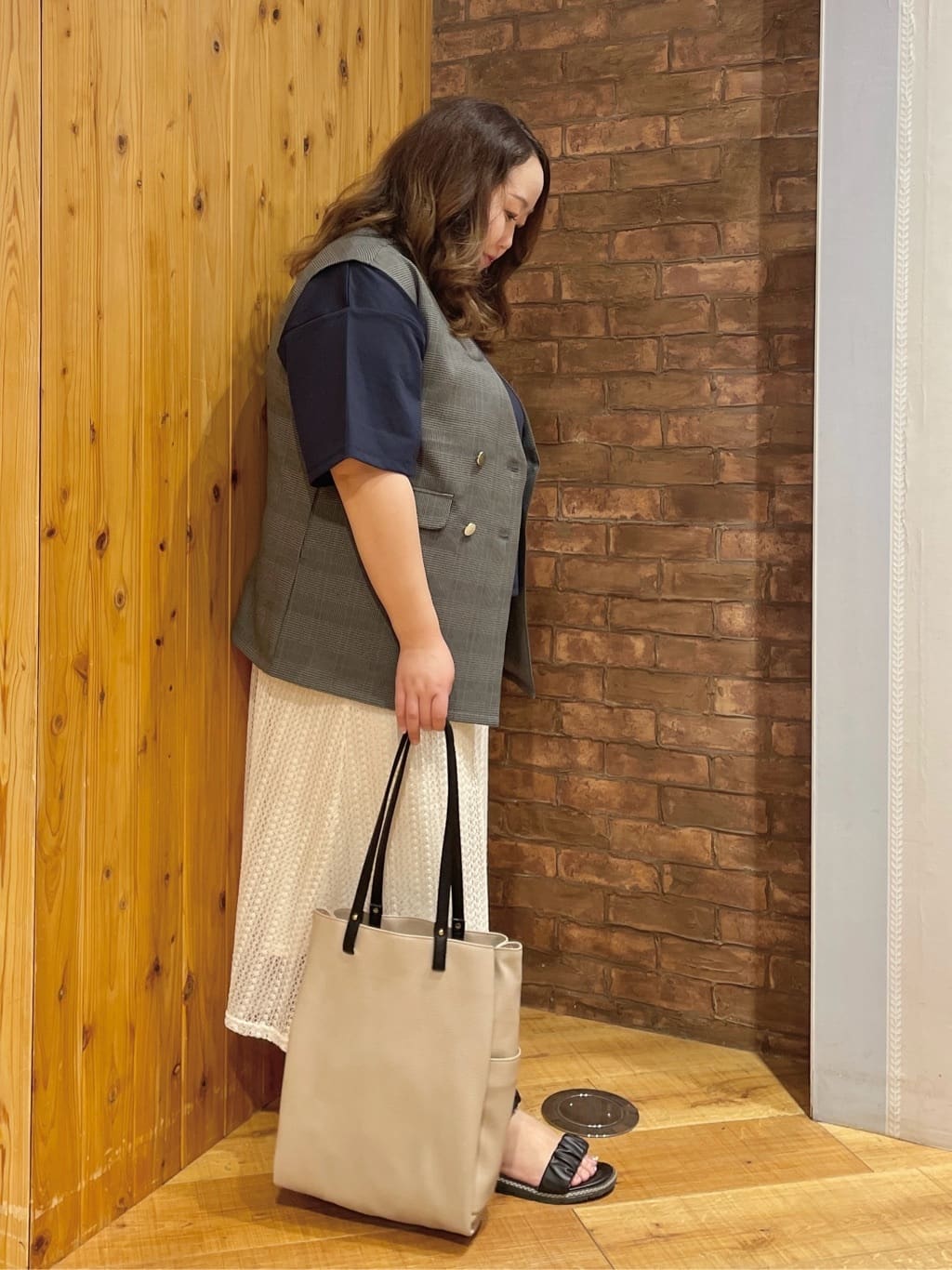 Risaさんの「SHOO･LA･RUE｜【S-LL/セットアップ可/洗濯後しわになりにくい】ダブルベスト」を使ったコーディネート