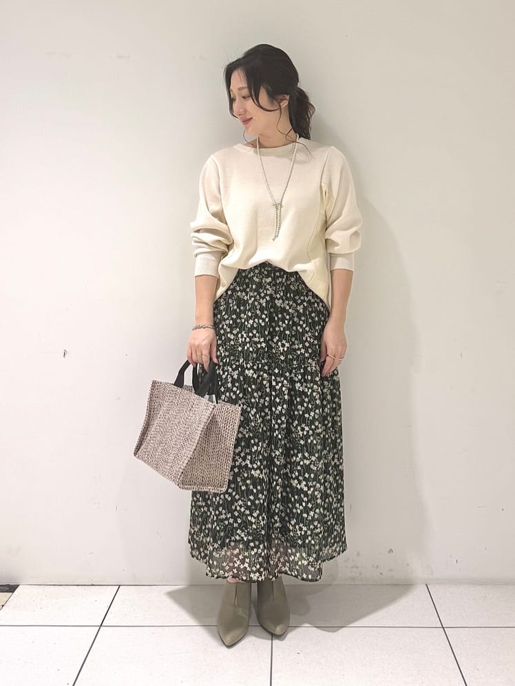 そんさんの「INDIVI｜【洗える／選べる8色】トーンアップニット」を使ったコーディネート