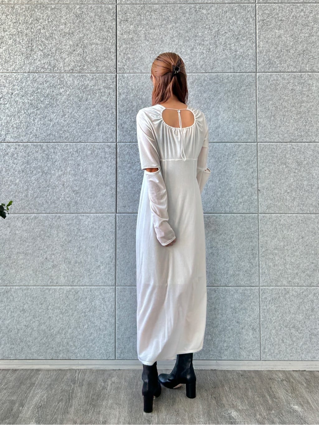 harunaさんの「CODE A｜velvet open back dress」を使ったコーディネート