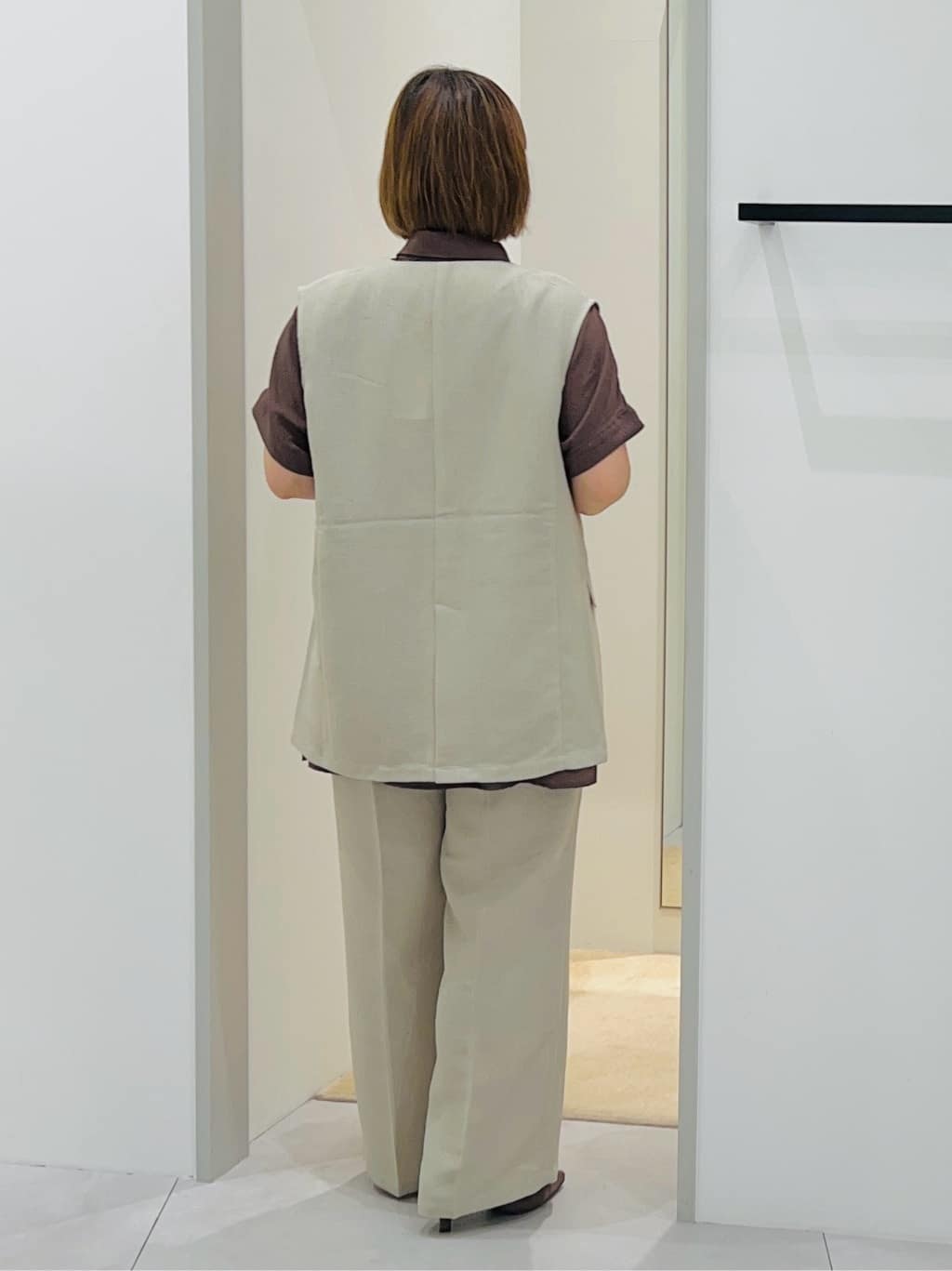 タナさんの「THE SHOP TK｜【スッキリ決まる】パナマメッシュジレ/洗える/セットアップ可」を使ったコーディネート