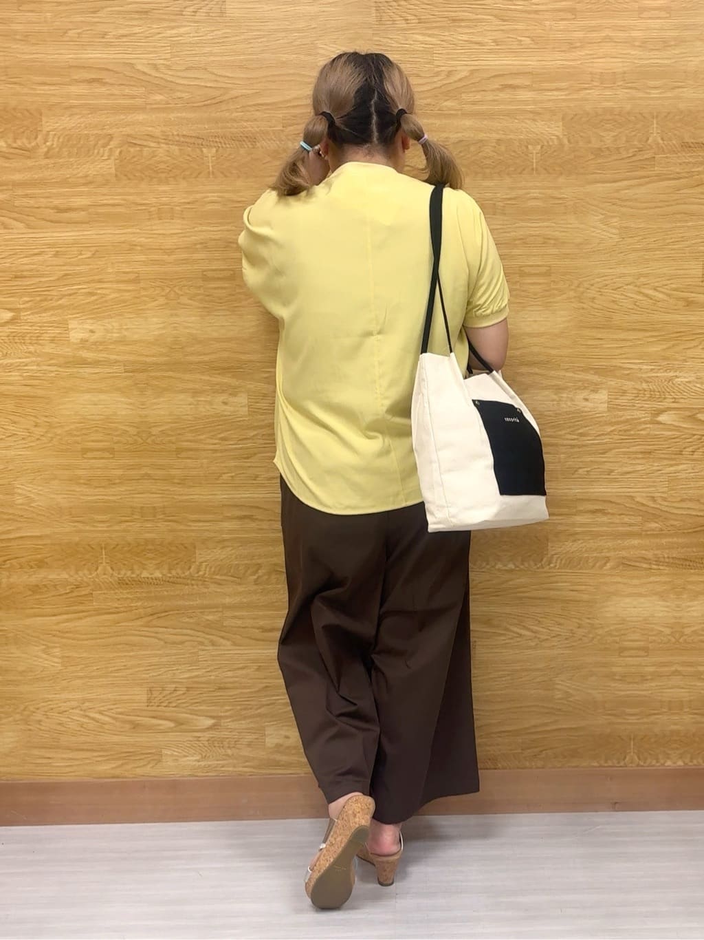 ぁむさんの「SHOO･LA･RUE｜【ひんやり/洗濯後しわになりにくい】リブ切り替えドルマンブラウス」を使ったコーディネート