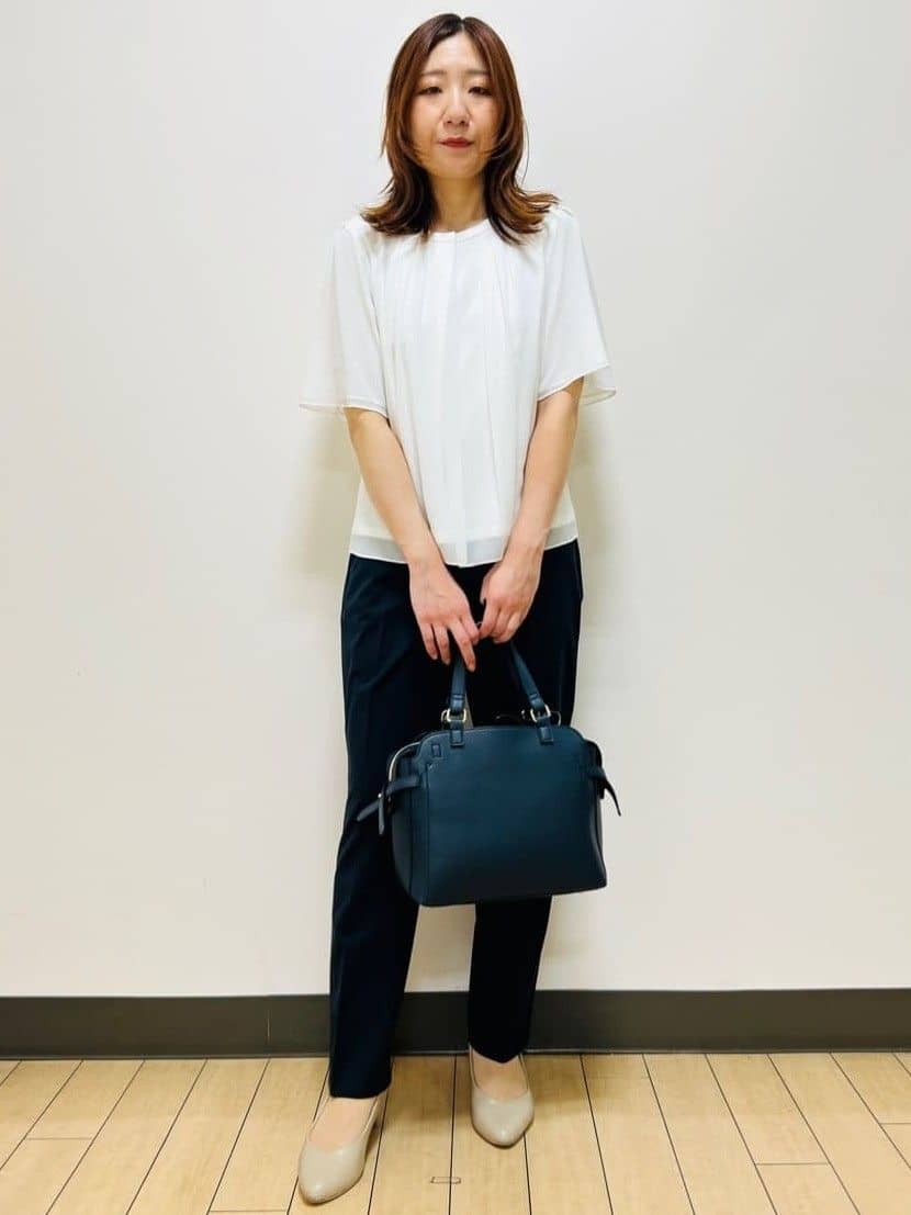 miiiさんの「Reflect｜【一枚着で着映え◎／ジャケットのインナーにも】フロント開きブラウス」を使ったコーディネート