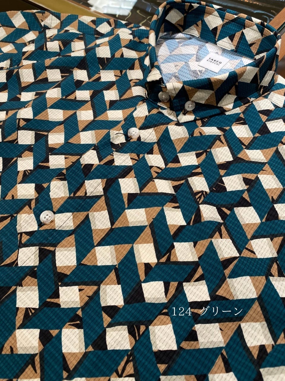 小南大和さんの「TAKEO KIKUCHI｜【COOL CITY WEAR】籠目アート柄 サッカーシャツ /通気性」を使ったコーディネート