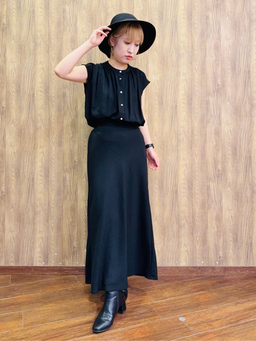ちばみさんの「SHOO･LA･RUE｜【S-LL/洗濯後しわになりにくい】上品にきれい見え スラブギャザーブラウス」を使ったコーディネート