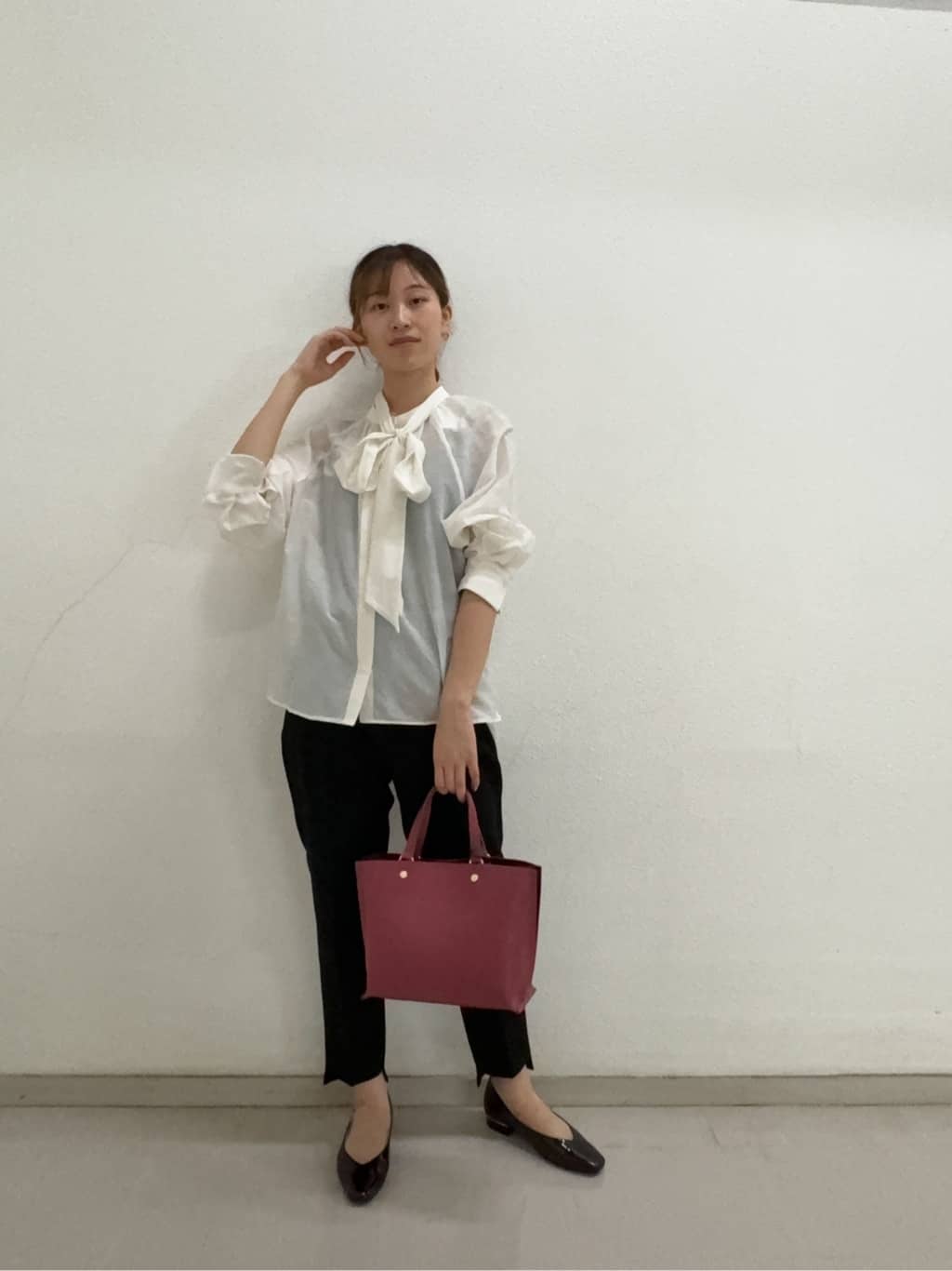 risaさんの「OPAQUE.CLIP｜2WAYシアーボウタイブラウス【洗濯機洗い可】」を使ったコーディネート
