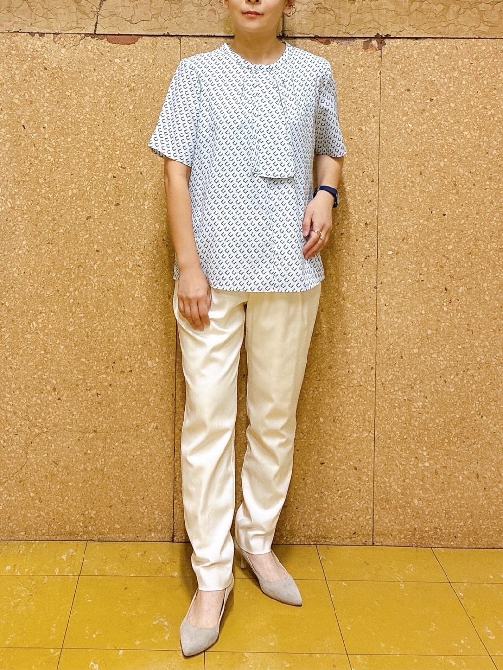 hattoriさんの「INDIVI｜【洗える／UVケア】幾何学柄＆無地ボウタイブラウス」を使ったコーディネート