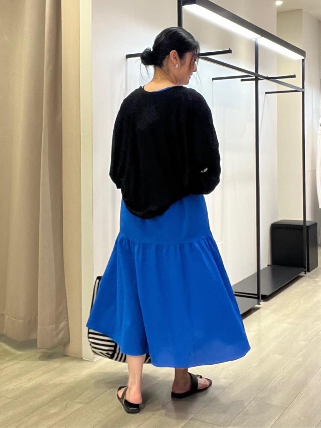 TOMOMIさんの「INDIVI｜【軽く羽織れる】ボレロカーディガン」を使ったコーディネート
