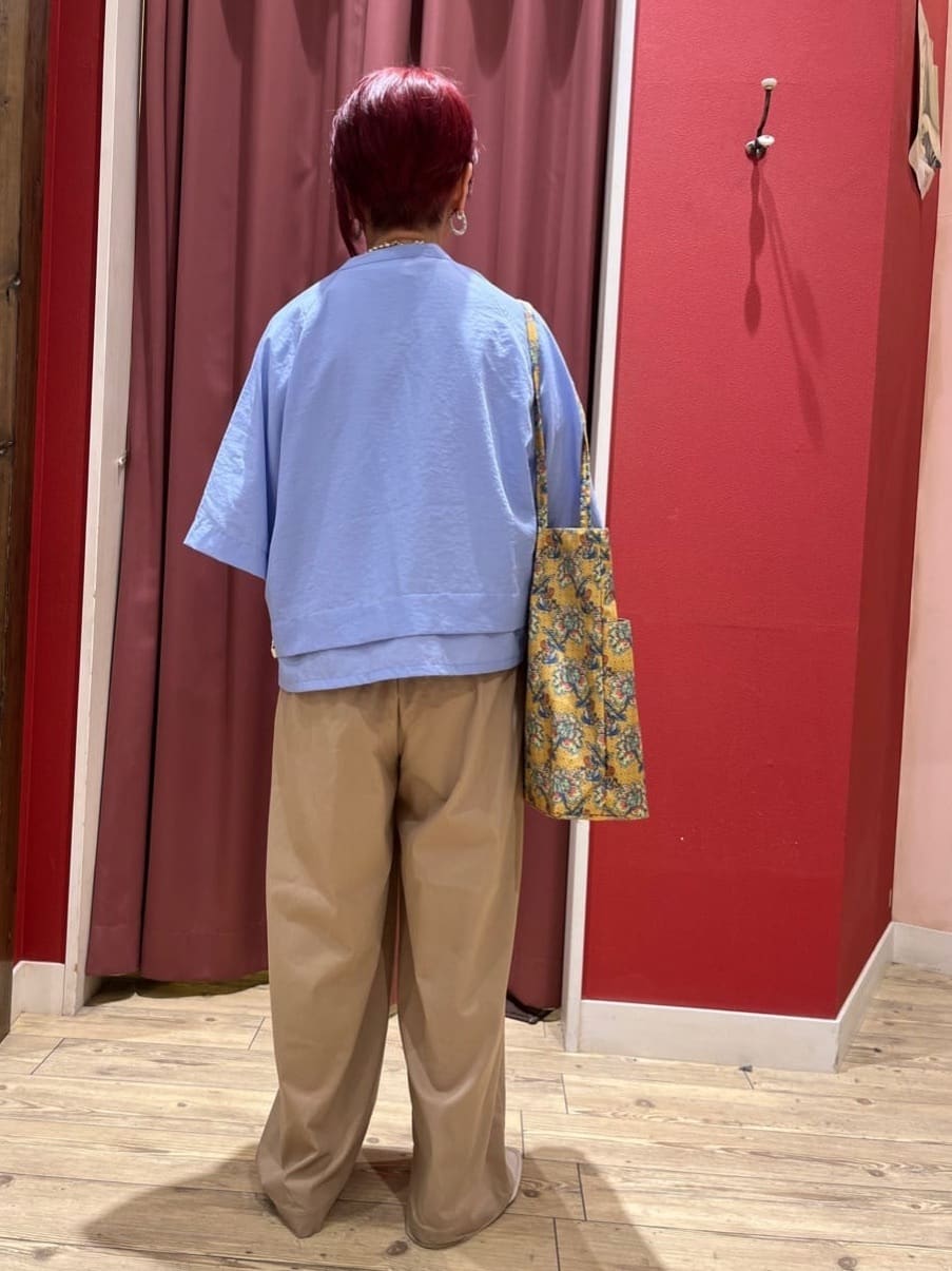 アンディさんの「SHOO･LA･RUE｜【洗濯後しわになりにくい/UV/吸水速乾】大人きれいな バンドカラーシャツ」を使ったコーディネート