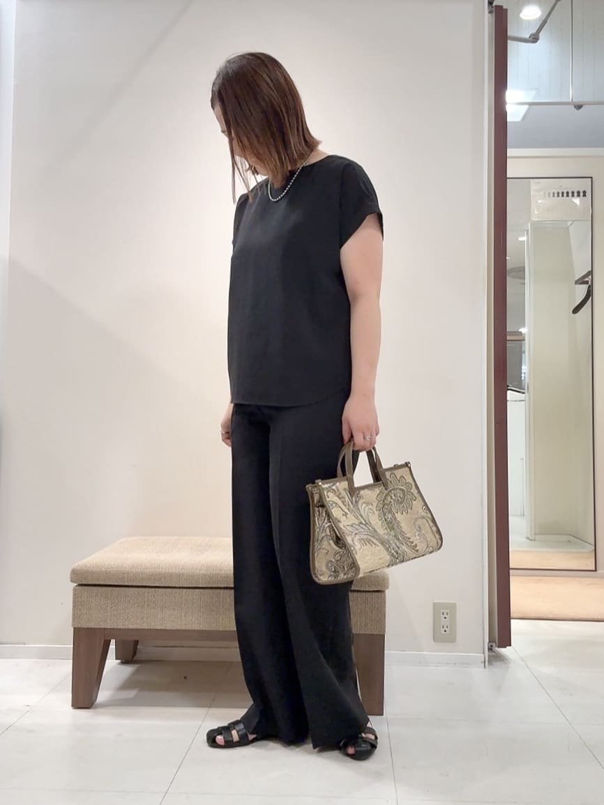 YUIさんの「UNTITLED｜【セットアップ可/はっ水/通勤】リラククール 半袖ブラウス」を使ったコーディネート
