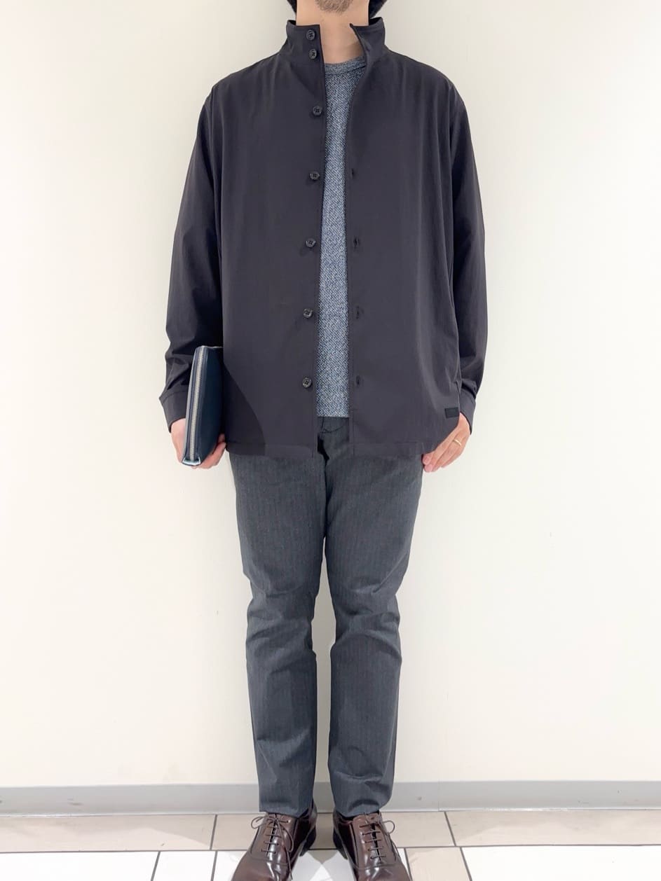 及川さんの「TAKEO KIKUCHI｜【3D ナイロン ストレッチ】スタンドカラー シャツブルゾン」を使ったコーディネート