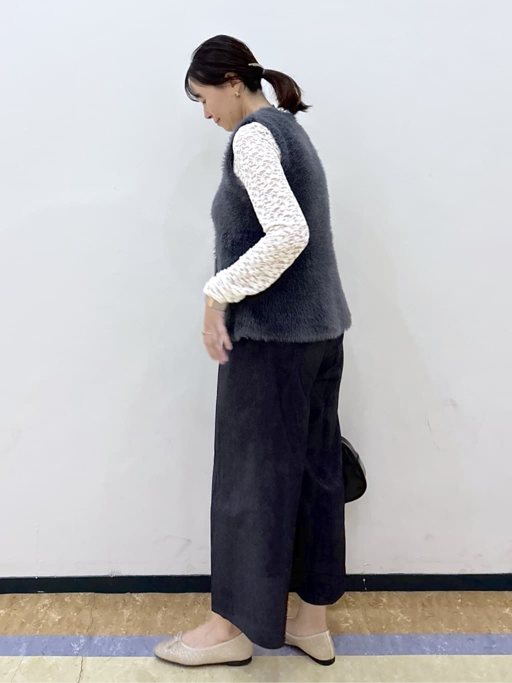 akariさんの「index｜《andGIRL掲載》フェザーペプラムジレ【洗濯機OK／抗ピル】」を使ったコーディネート