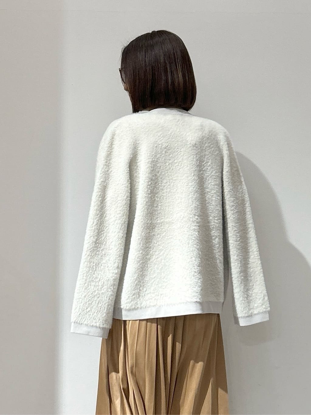NAKAさんの「OPAQUE.CLIP｜フェイクスウェードプリーツスカート【静電気防止加工／洗濯機OK】」を使ったコーディネート