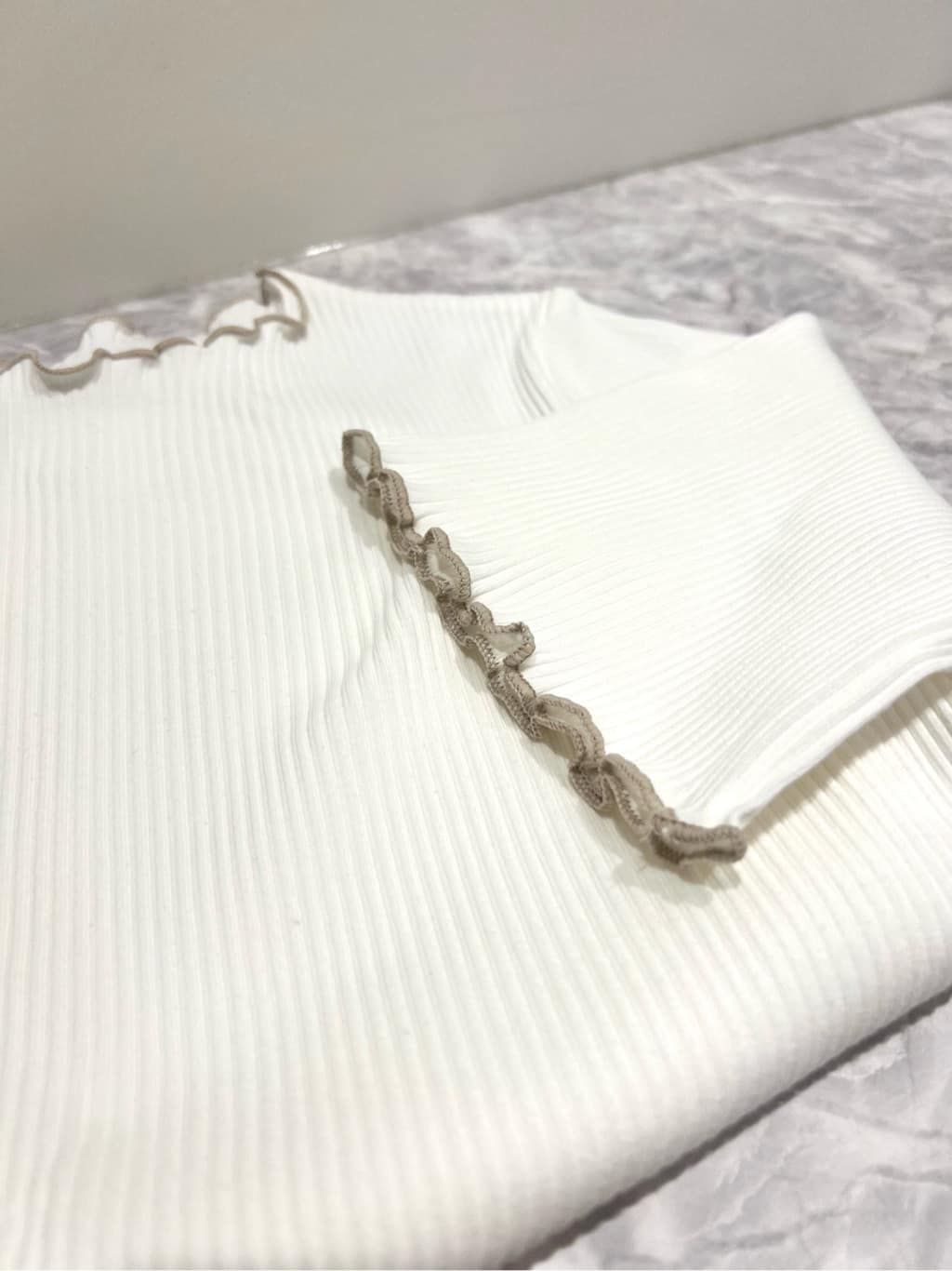 ARISAさんの「grove｜【2点SET/体型カバー】夏から秋まで着まわせる！プリーツビスチェセットアップ」を使ったコーディネート