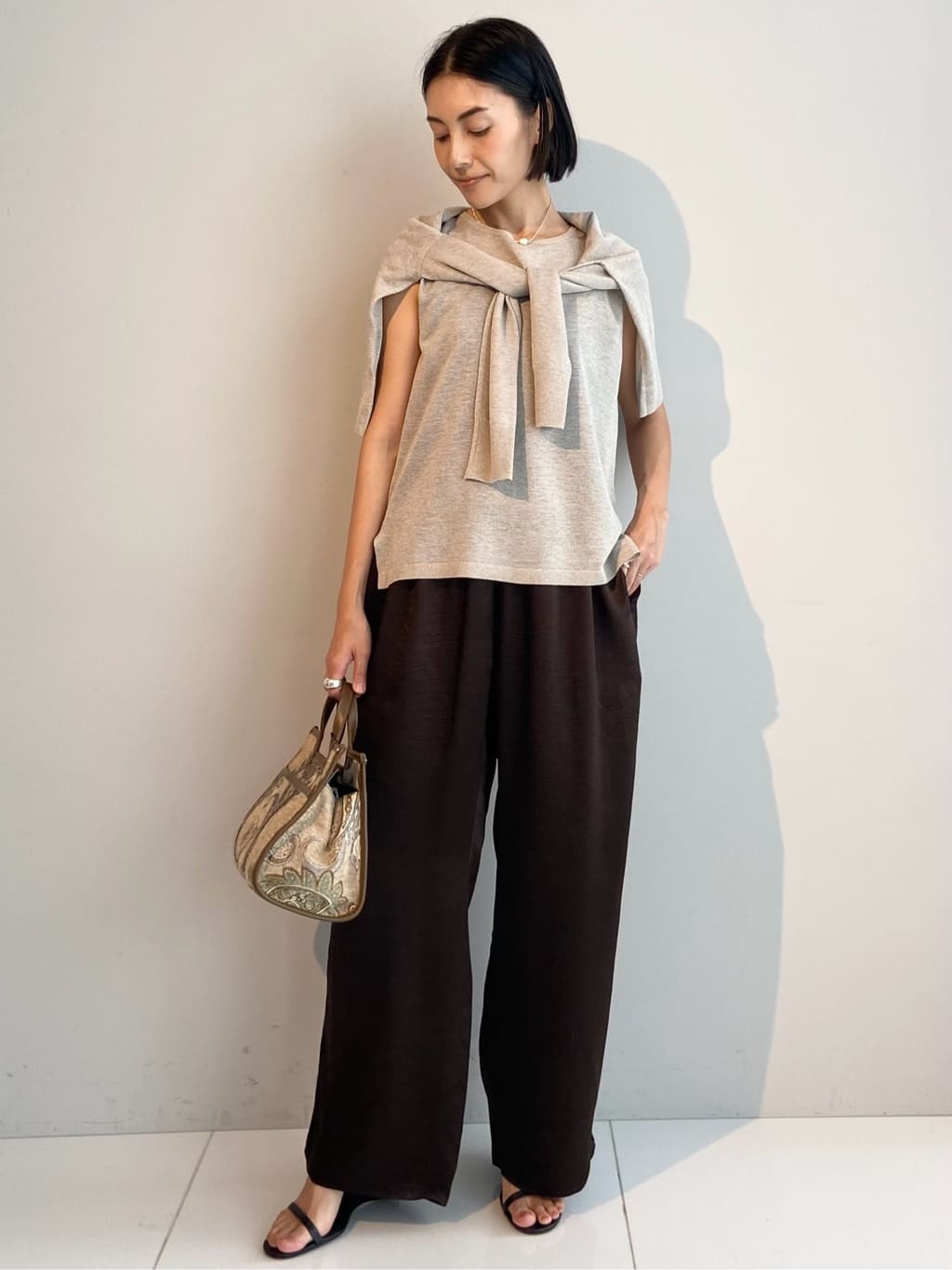 AYAさんの「UNTITLED｜【アンサンブル可/洗える】シアーノースリーブ プルオーバー」を使ったコーディネート