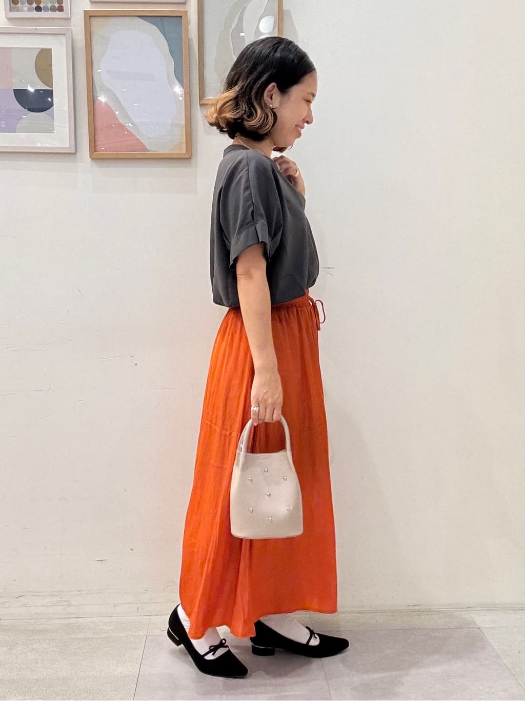 たけぴさんの「SHOO･LA･RUE｜【S-LL/セットアップ可/ひんやり】きちんと見えで上品 お袖タック スキッパーブラウス」を使ったコーディネート