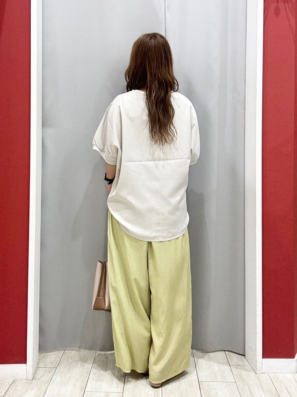 shioさんの「SHOO･LA･RUE｜【ひんやり/洗濯後しわになりにくい】リブ切り替えドルマンブラウス」を使ったコーディネート