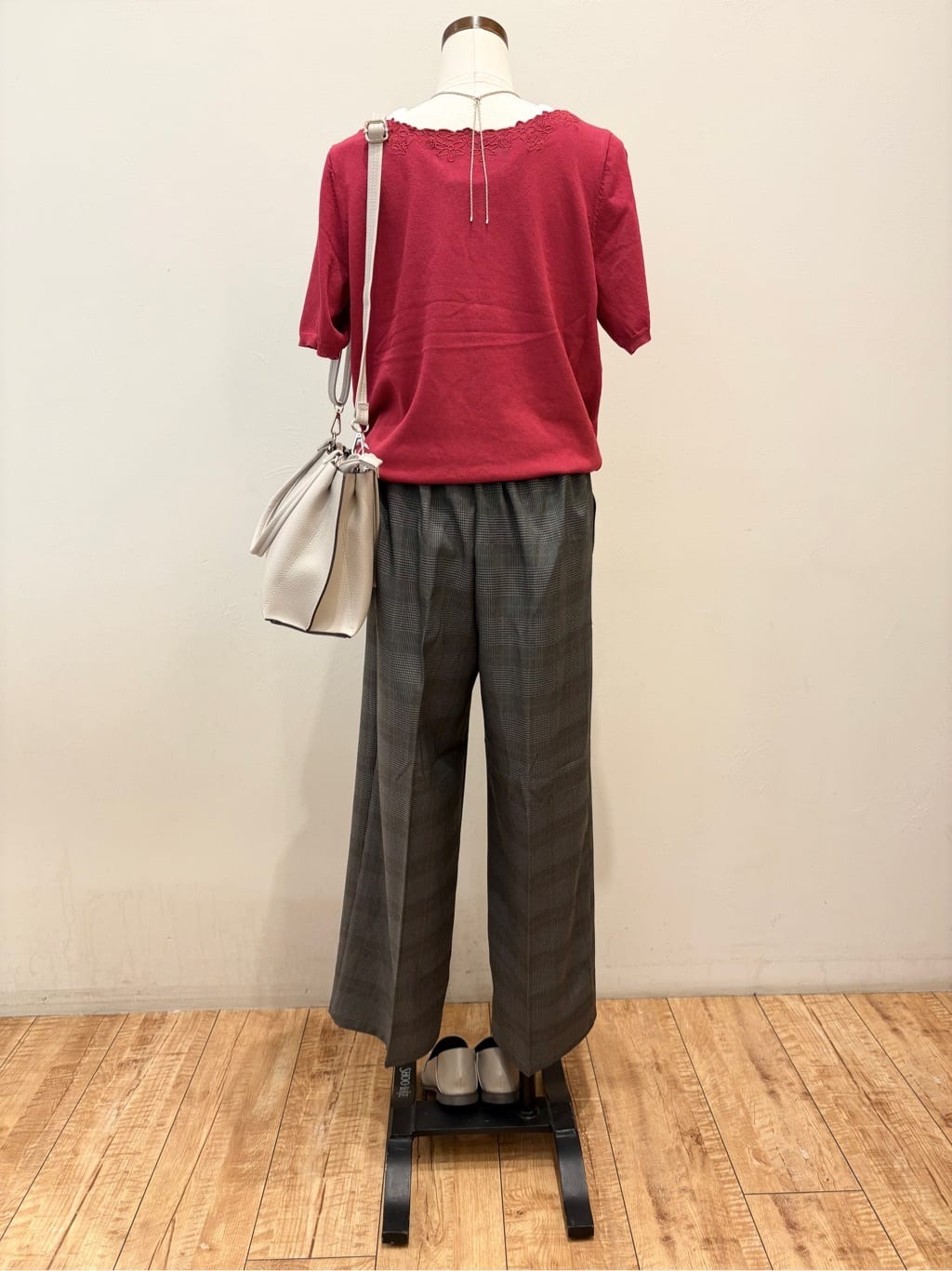 まるよOTさんの「SHOO･LA･RUE｜【洗える/S-LL/前後2WAY】きれい見え 刺繍ニットカーディガン」を使ったコーディネート