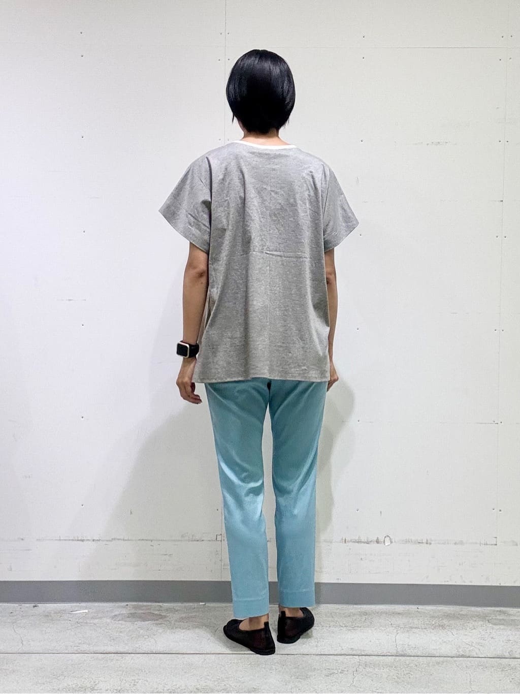 naoさんの「INDIVI｜【洗える／汗ジミ防止】バイカラー＆アシメヘム Tシャツ」を使ったコーディネート