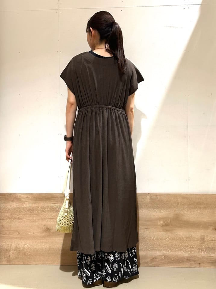 花さんの「SHOO･LA･RUE｜【前後2WAY】さらりと大人上品に 楊柳フレンチワンピース」を使ったコーディネート