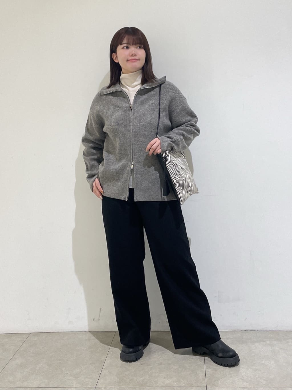 emikaさんの「INDIVI｜【洗える】カラーネップ ダブルジップカーディガン」を使ったコーディネート