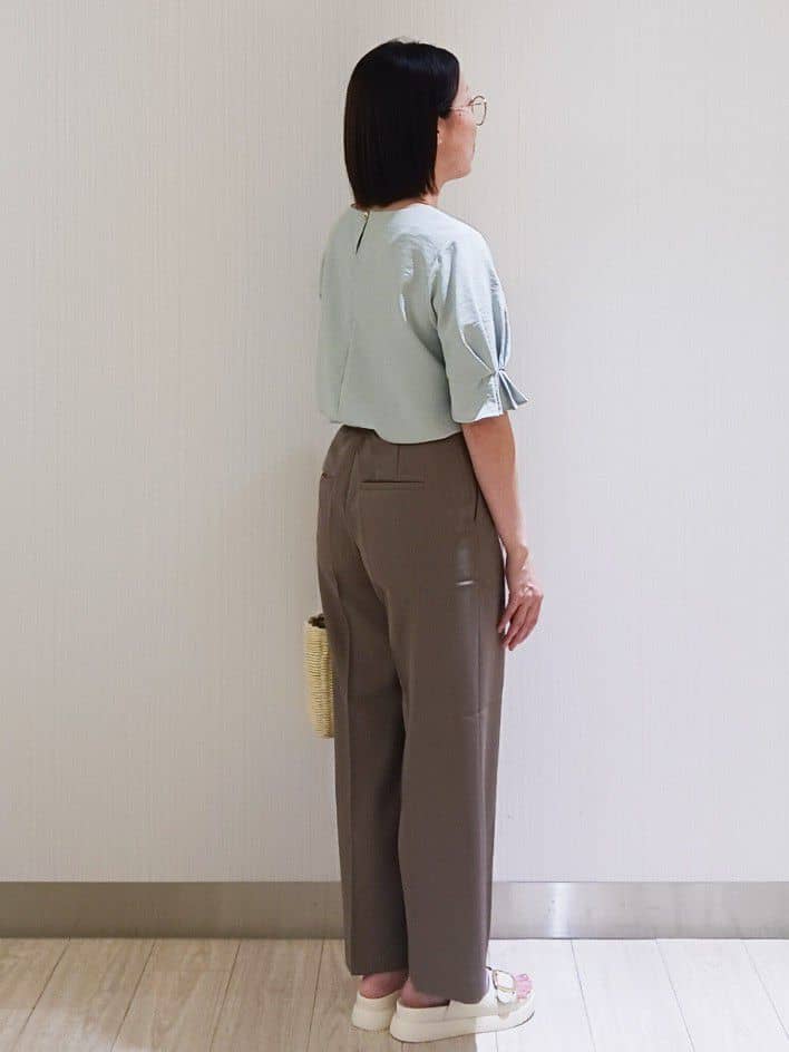 KaHoさんの「index｜《8色展開／XS-LLサイズ》タックパフスリーブブラウス【洗濯機洗い可／吸水速乾／防シワ／抗ピル】」を使ったコーディネート