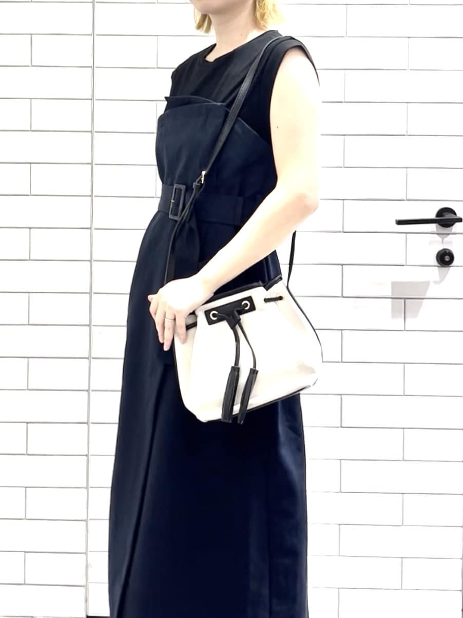 しおりさんの「OPAQUE.CLIP｜トレンチ風ベアドッキングワンピース【洗濯機洗い可】」を使ったコーディネート